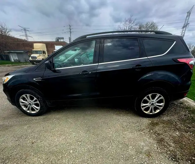 2017 Ford Escape SE – Fully Loaded (As-Is) - Photo 2