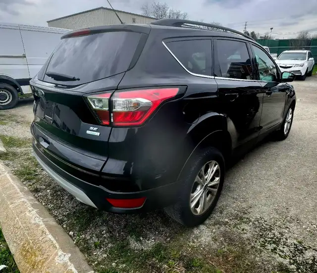 2017 Ford Escape SE – Fully Loaded (As-Is) - Photo 4