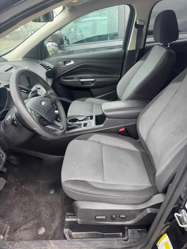 2017 Ford Escape SE – Fully Loaded (As-Is) - Photo 5