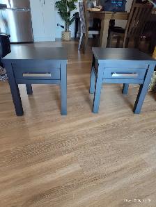 2 tables d'appoint avec faux tiroirs  Prix pour les 2