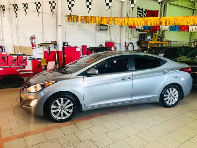GARANTIE/ HYUNDAI ELANTRA SPORT/ TOIT OUVRANT/ COMME NEUVE/BIJOU