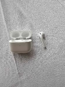 Appple airpod 3rd gen case and 2nd generation earbud