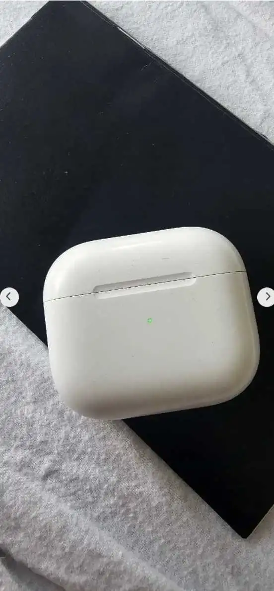 Appple airpod 3rd gen case and 2nd generation earbud - Photo 3
