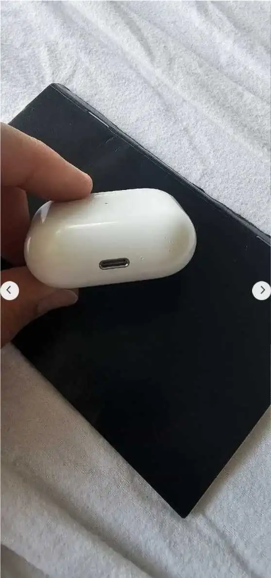 Appple airpod 3rd gen case and 2nd generation earbud - Photo 4