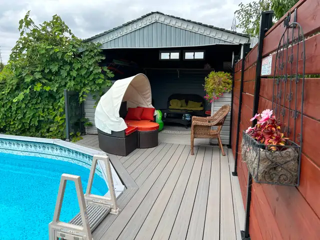 ✨ PRIVATE BACKYARD OASIS IN MISSISSAUGA – YOUR PERFECT FAMILY HO - Photo 4