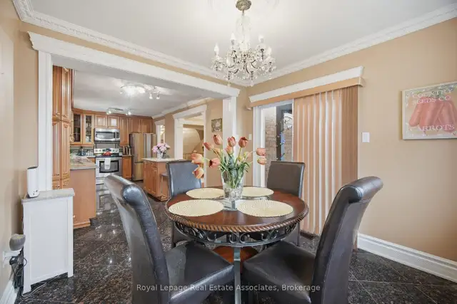 ✨ PRIVATE BACKYARD OASIS IN MISSISSAUGA – YOUR PERFECT FAMILY HO - Photo 5