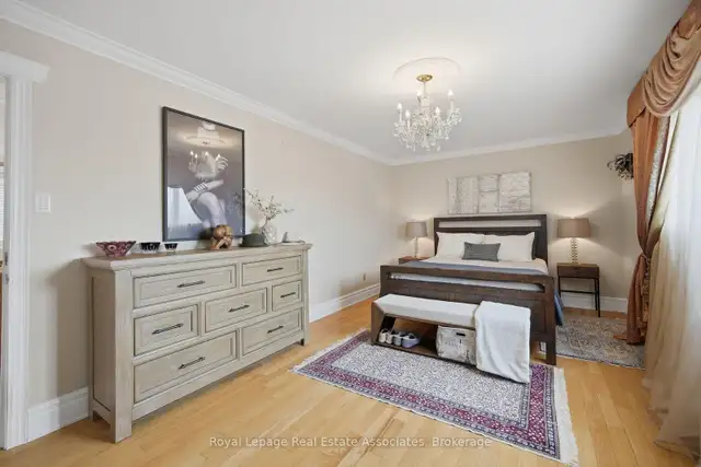 ✨ PRIVATE BACKYARD OASIS IN MISSISSAUGA – YOUR PERFECT FAMILY HO - Photo 8