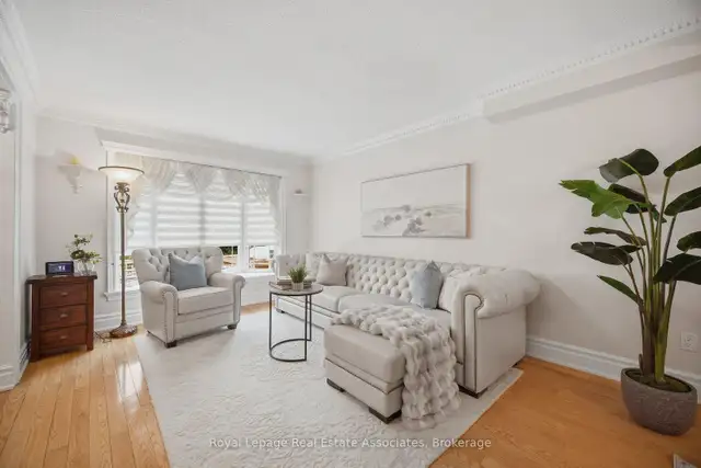 ✨ PRIVATE BACKYARD OASIS IN MISSISSAUGA – YOUR PERFECT FAMILY HO - Photo 15