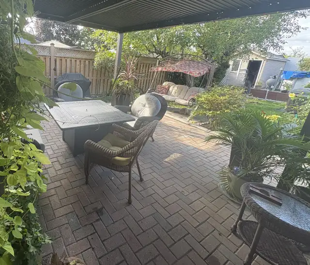 ✨ PRIVATE BACKYARD OASIS IN MISSISSAUGA – YOUR PERFECT FAMILY HO - Photo 18