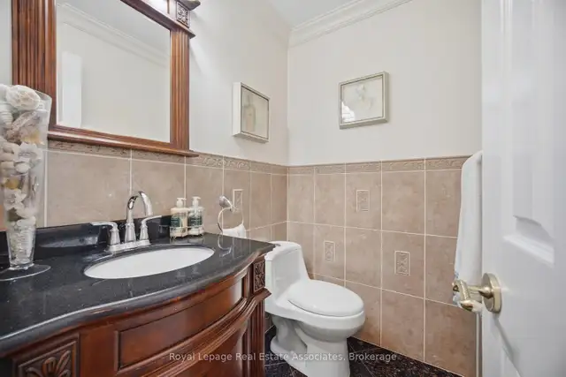 ✨ PRIVATE BACKYARD OASIS IN MISSISSAUGA – YOUR PERFECT FAMILY HO - Photo 21