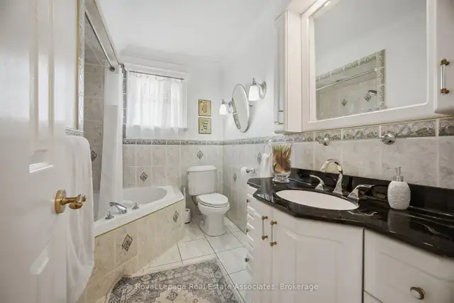 ✨ PRIVATE BACKYARD OASIS IN MISSISSAUGA – YOUR PERFECT FAMILY HO - Photo 24