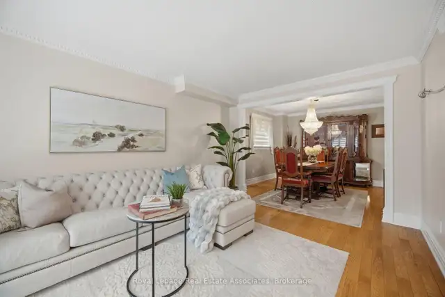 ✨ PRIVATE BACKYARD OASIS IN MISSISSAUGA – YOUR PERFECT FAMILY HO - Photo 26