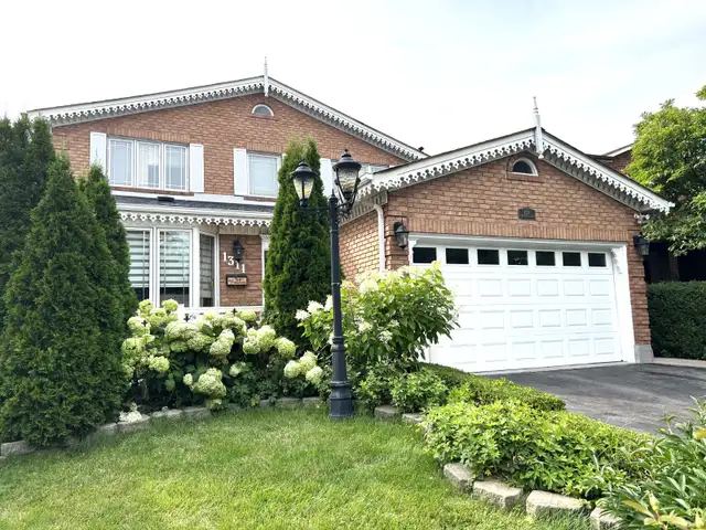 ✨ PRIVATE BACKYARD OASIS IN MISSISSAUGA – YOUR PERFECT FAMILY HO - Photo 27