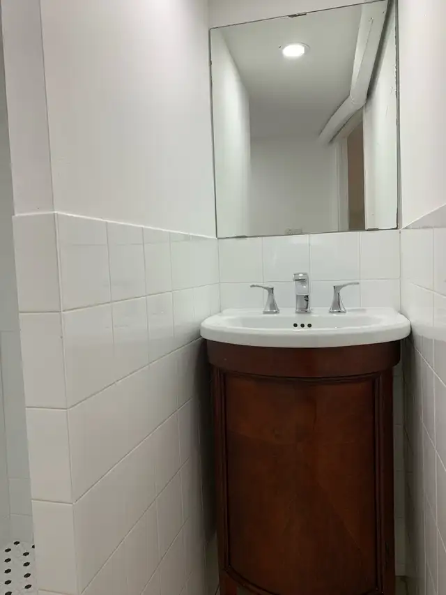 East Downtown (Woodbine/Danforth) ONE bdrm $1475 - Photo 8