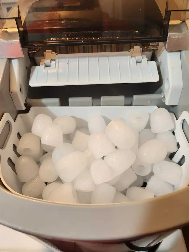 ICE MAKER BOWMANVILLE - Photo 3