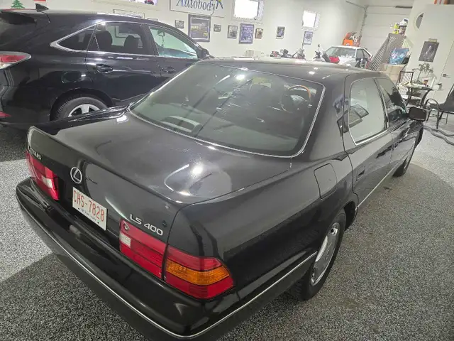 2000 Lexus LS 400 - Photo 3