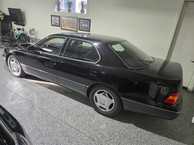 2000 Lexus LS 400 - Photo 5