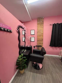 LUXE 550sqft Private Pink Suite - All-Inclusive | Prime Junction - Photo 2