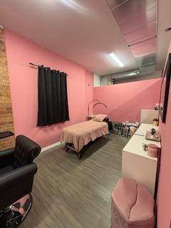 LUXE 550sqft Private Pink Suite - All-Inclusive | Prime Junction - Photo 4