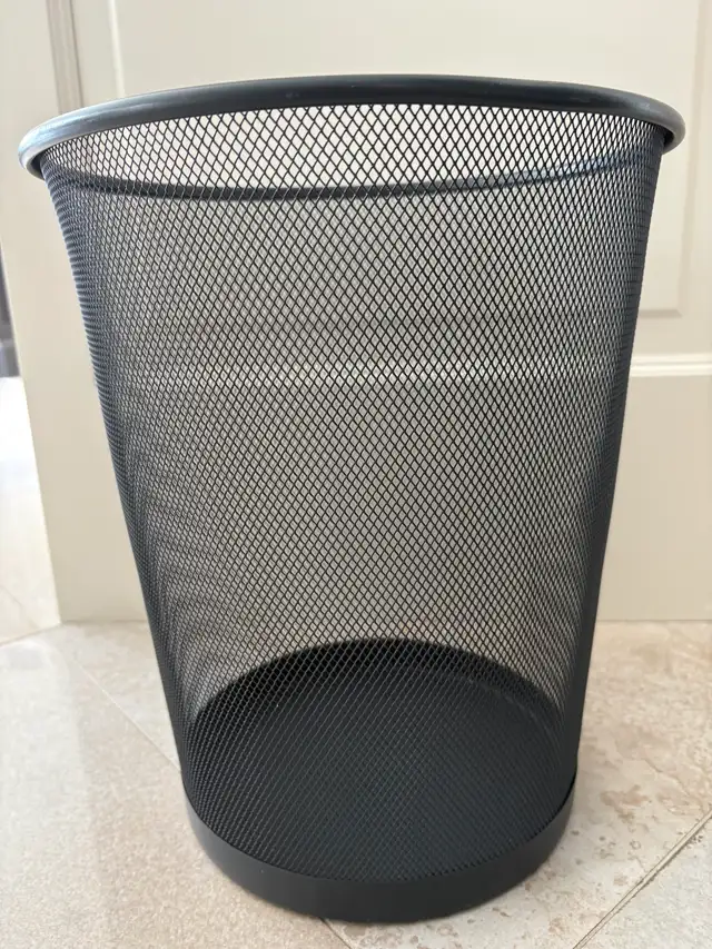 Set of 3 Wire Mesh Garbage Bins – Excellent Condition - Photo 3