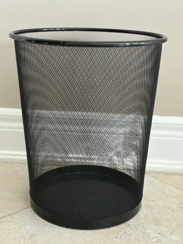 Set of 3 Wire Mesh Garbage Bins – Excellent Condition - Photo 4