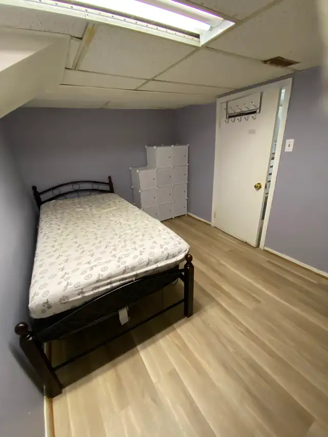 Cozy room in eastyork available from May 26th,$750/month