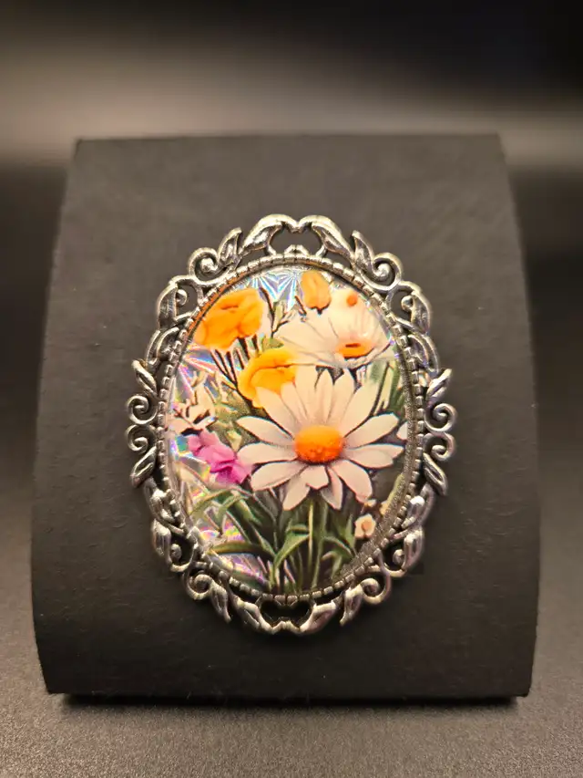 Stunning Flower Brooches - Photo 2