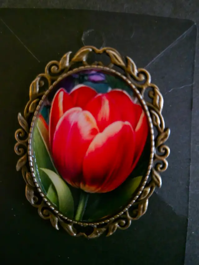 Stunning Flower Brooches - Photo 8
