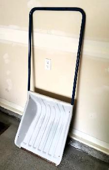 New 24-In Polyethylene Sleigh Snow Pusher