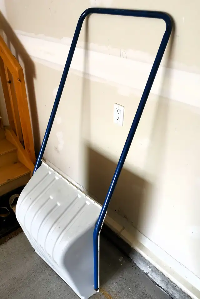 New 24-In Polyethylene Sleigh Snow Pusher - Photo 2