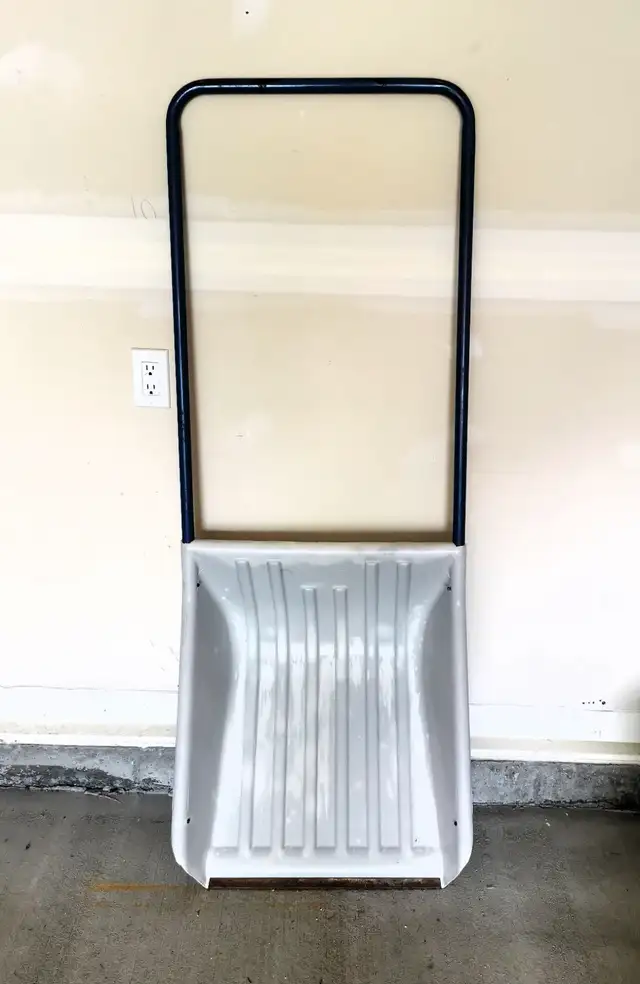 New 24-In Polyethylene Sleigh Snow Pusher - Photo 4