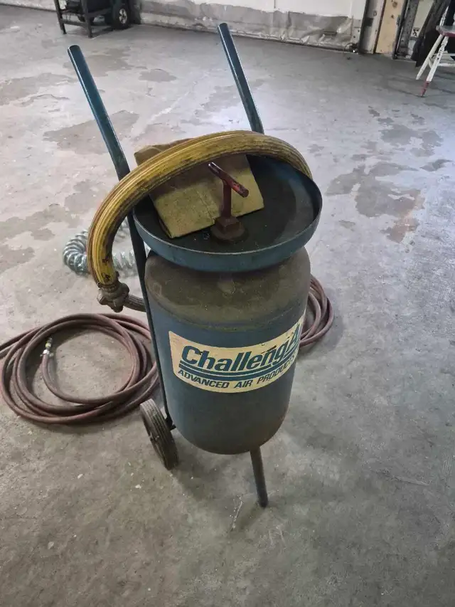 Sand Blasting pot plus 2 guns and hoses