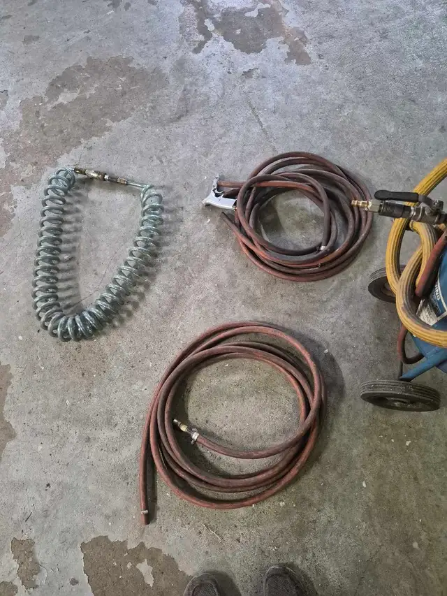 Sand Blasting pot plus 2 guns and hoses - Photo 3