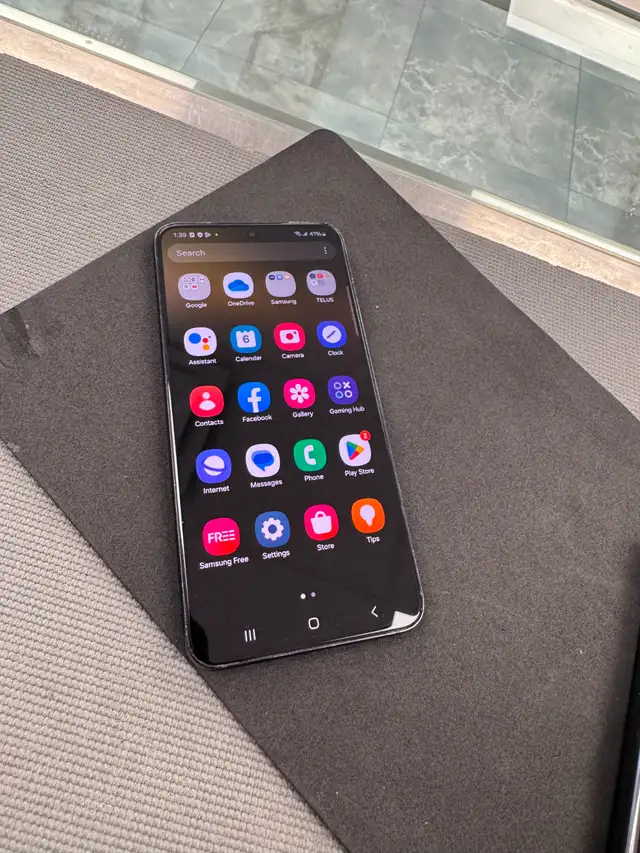 Unlocked Samsung S22 (128 GB) with 1 year warranty! - Photo 6