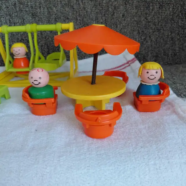 10 Bonhommes Fisher-Price Little People et 14 accessoires - Photo 2