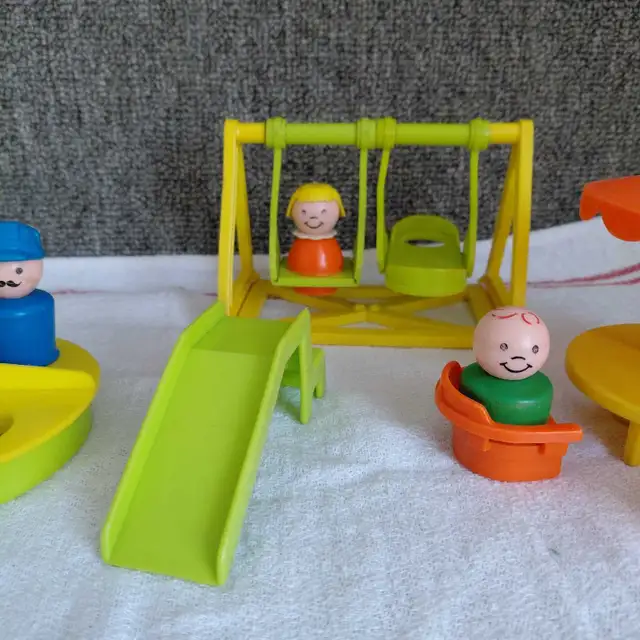 10 Bonhommes Fisher-Price Little People et 14 accessoires - Photo 3