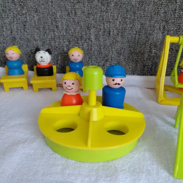 10 Bonhommes Fisher-Price Little People et 14 accessoires - Photo 4