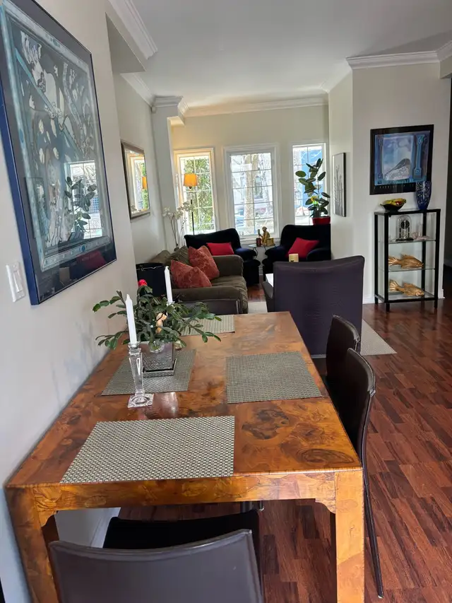 Leslieville, shared accommodations, large bright bedroom - Photo 3