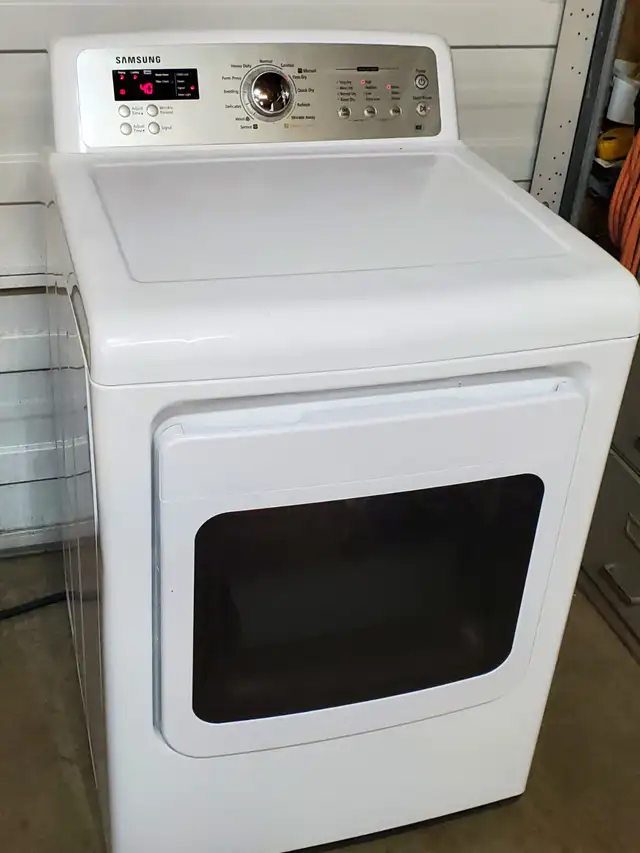 Samsung Dryer- clean and ready to use
