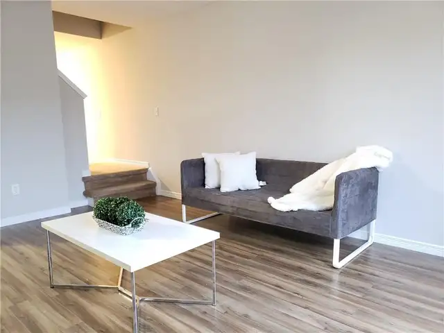 Spacious Room for Rent - Photo 4