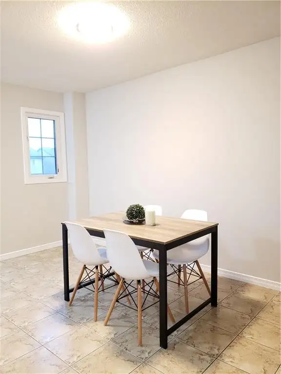 Spacious Room for Rent - Photo 7