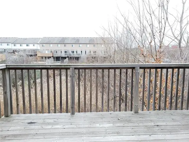 Spacious Room for Rent - Photo 8