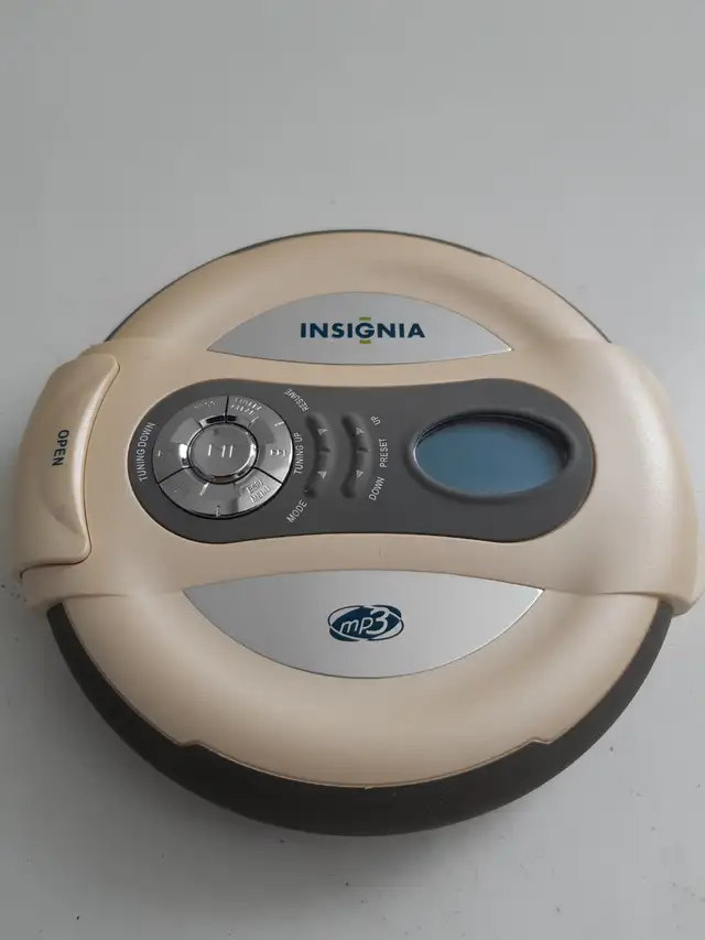 INSIGNIA WALKING SPORT PORTABLE RADIO MP3 CD PLAYER (New) - Photo 2