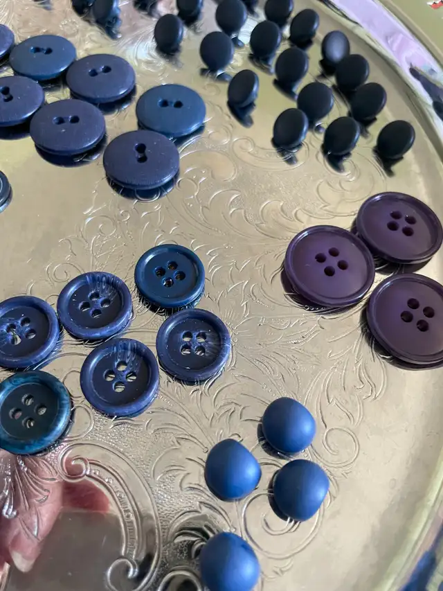 Over 160 lovely RED and  BLUE  Buttons - Photo 4