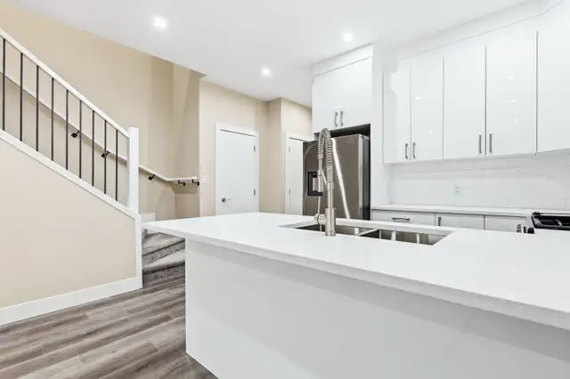 New 3 Bed Townhouse Style- University Area! - Photo 4