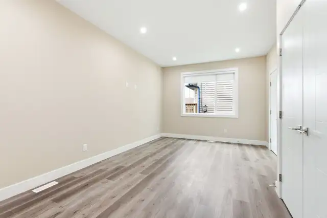 New 3 Bed Townhouse Style- University Area! - Photo 7