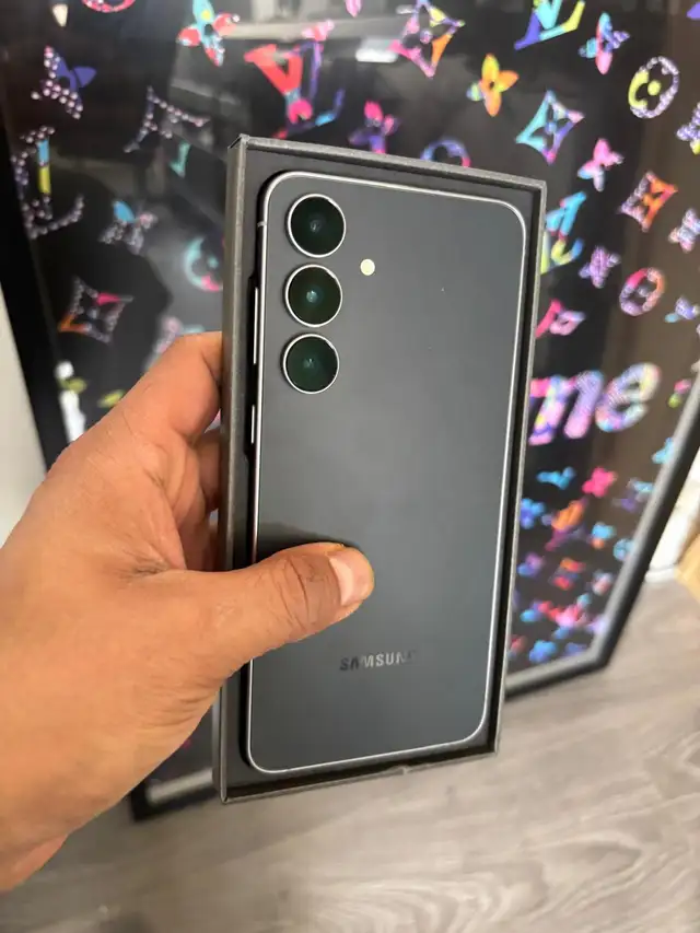 Samsung S25 FE 128GB Airpods/Charger Set/Delivery - Photo 8