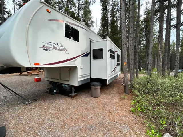 Fifth-Wheel Travel Trailer - Photo 2
