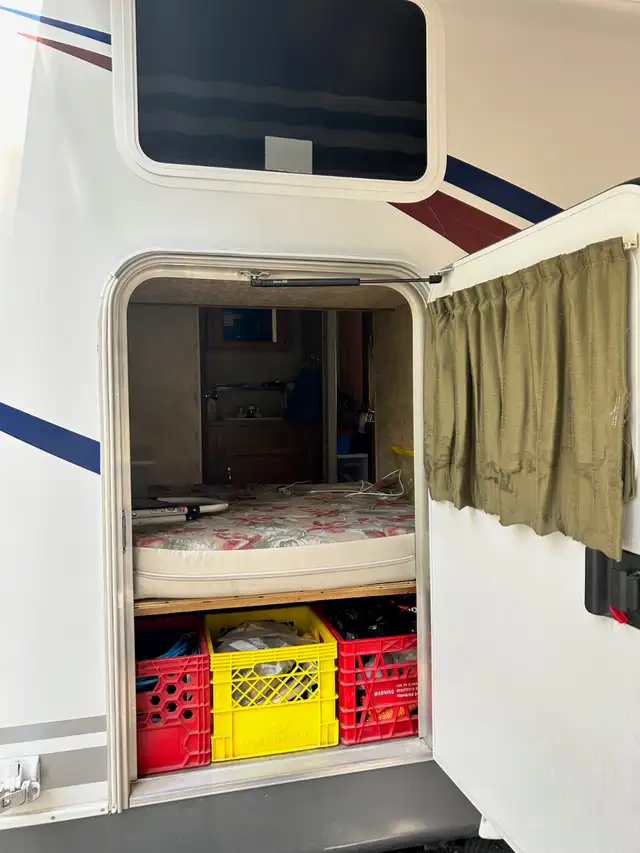 Fifth-Wheel Travel Trailer - Photo 3