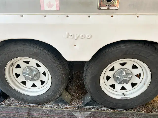 Fifth-Wheel Travel Trailer - Photo 4